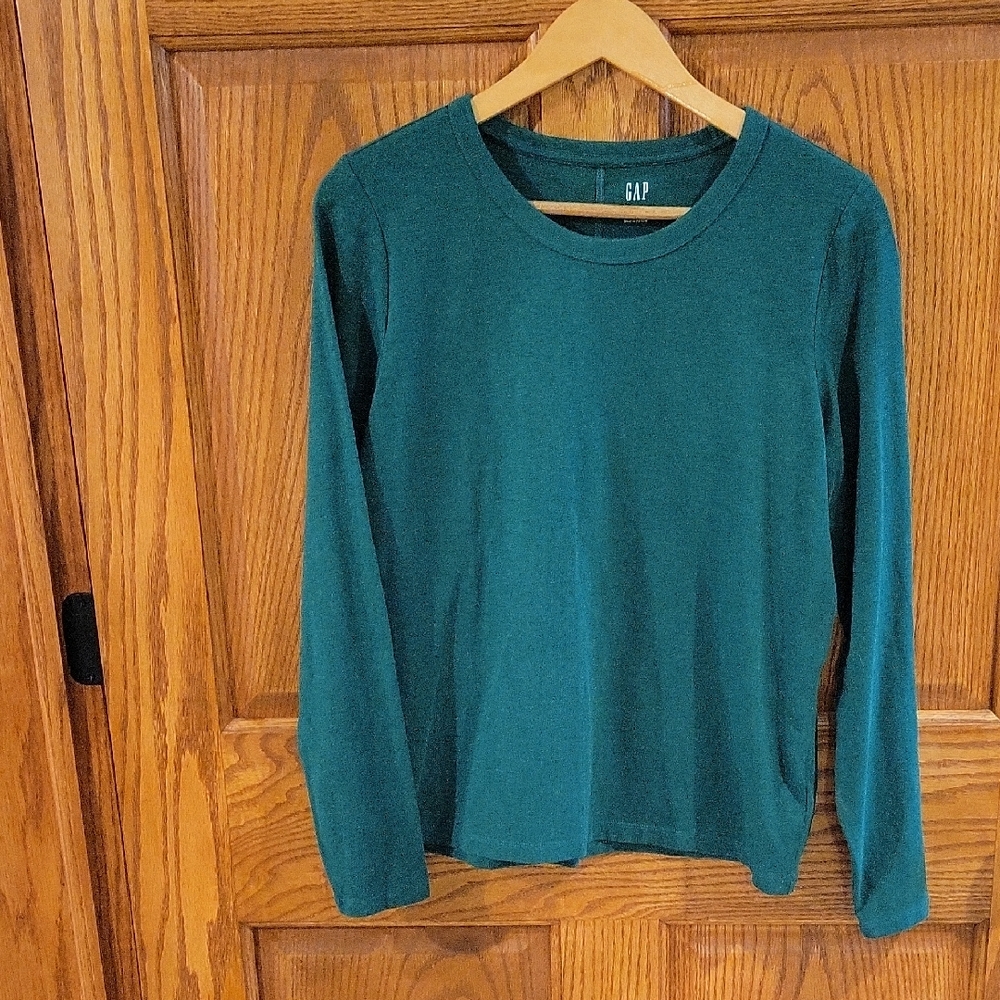 GAP womens kelly green long sleeve top in size large.